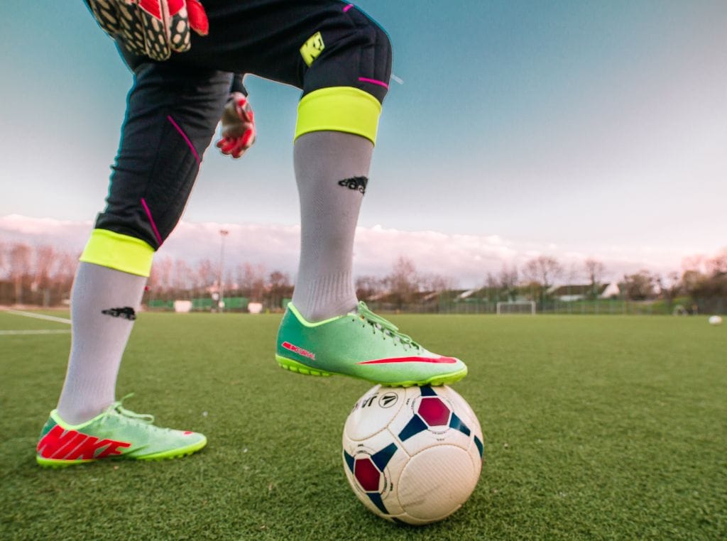 O futebol de várzea é a forma mais autêntica e apaixonada do futebol amador.