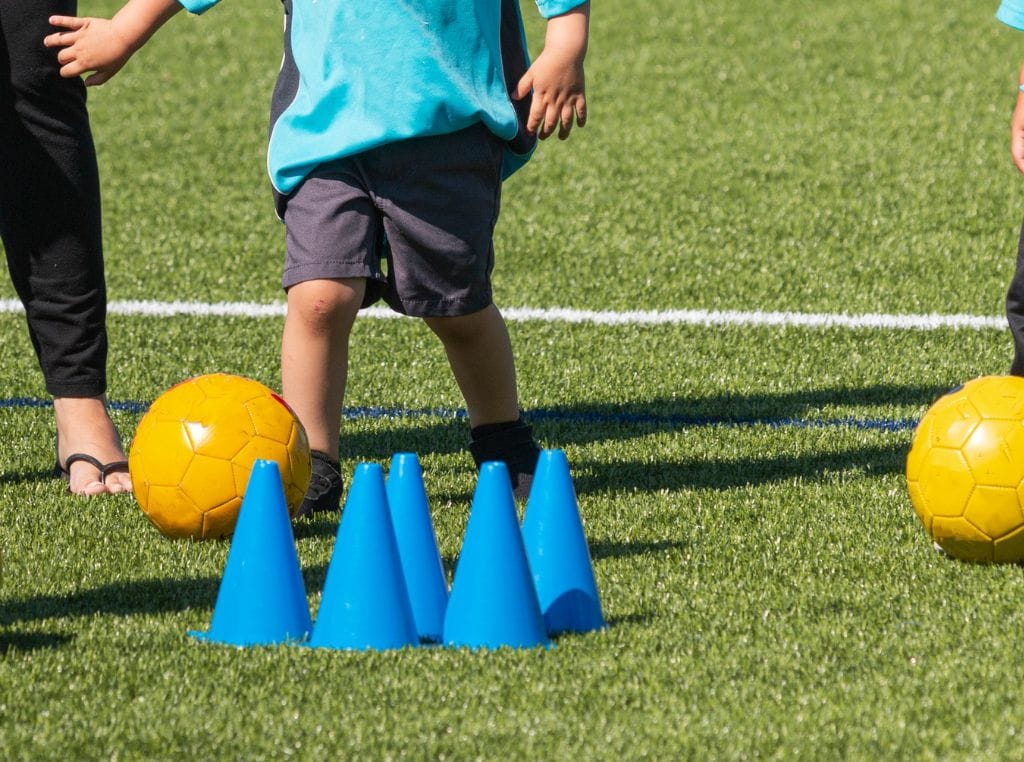 Se o Soccer Camp for em um local afastado ou exigir estadia, estimule seu filho a ser mais independente.
