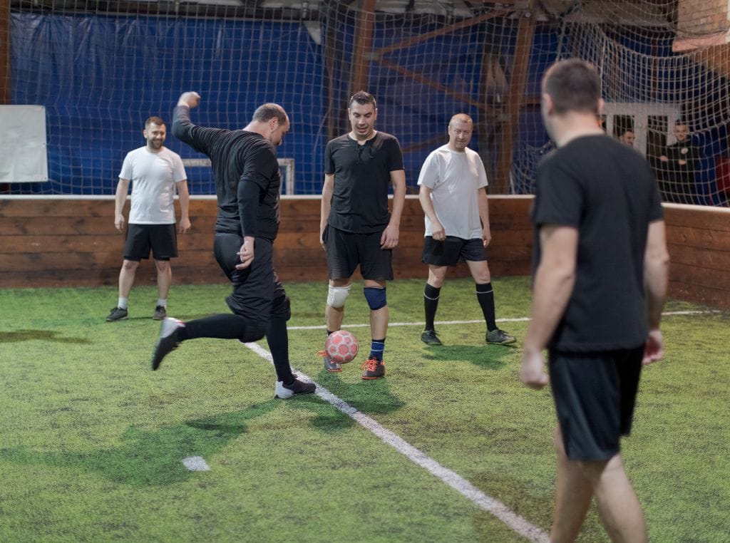 Ter um treino estruturado é fundamental para um atleta amador que deseja melhorar seu desempenho no futebol ou em qualquer outra modalidade esportiva.