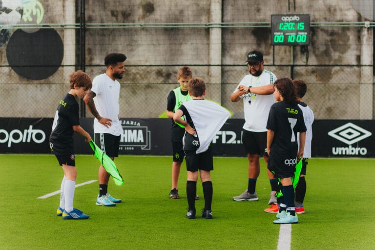 Por que colocar seu filho em uma escolinha de futebol em 2025